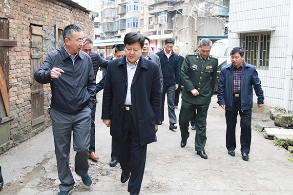 刘志仁亲临EBET易博走访慰问军转干部国防建设二等功臣侯尚德