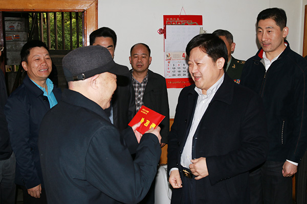 刘志仁亲临EBET易博走访慰问军转干部国防建设二等功臣侯尚德